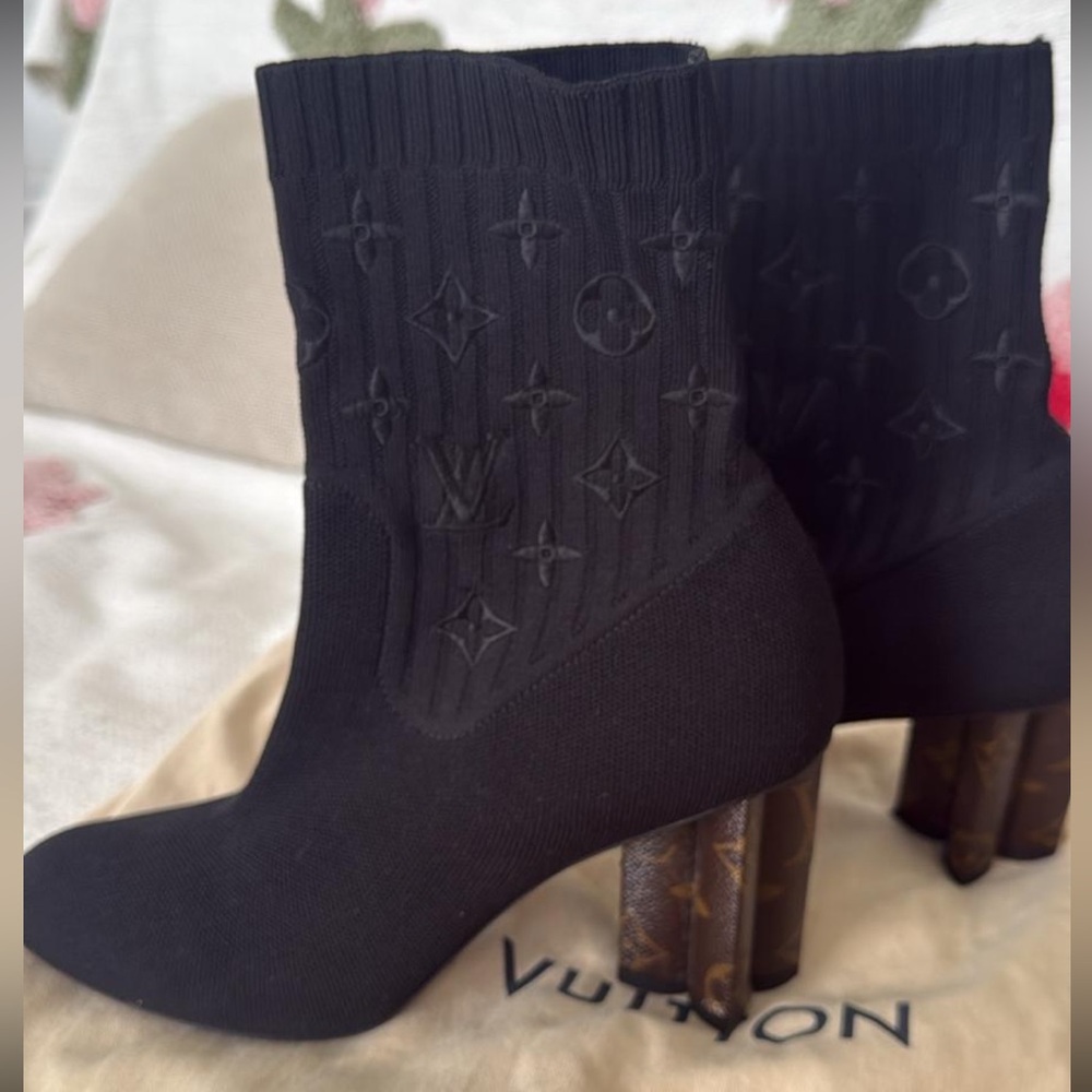 Louis Vuitton Silhouette Ankle Boots - Picture 4 of 4